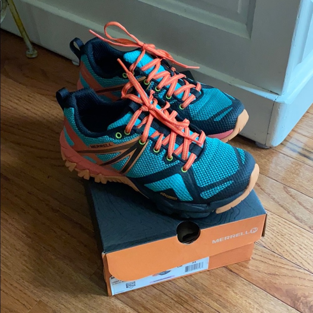 Merrell Women’s size 6 MQM Flex in Fruit Punch